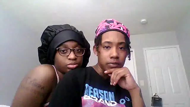 Snapshot of dezzidavill chatting on 02.09.26 dezzidavill online show from 02.09.26