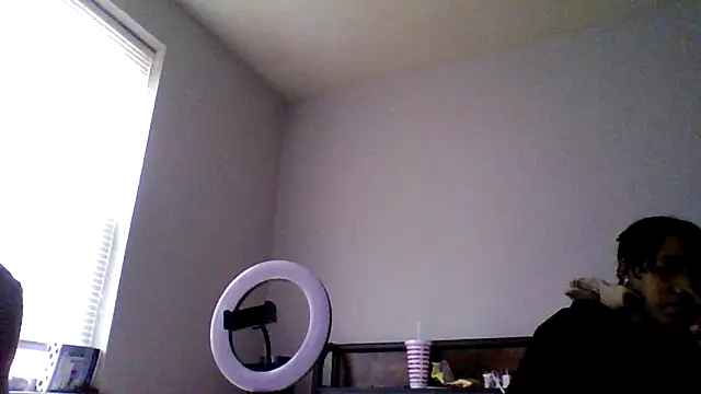 Snapshot of dezzidavill chatting on 02.20.26 dezzidavill online show from 02.20.26