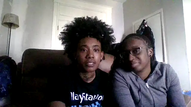 Snapshot of dezzidavill chatting on 03.18.26 dezzidavill online show from 03.18.26