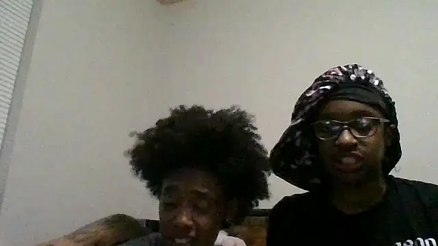 Snapshot of dezzidavill chatting on 03.20.26 dezzidavill online show from 03.20.26