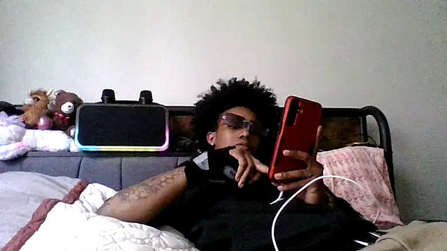 Snapshot of dezzidavill chatting on 03.20.26 dezzidavill online show from 03.20.26