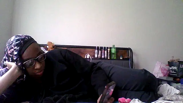 Snapshot of dezzidavill chatting on 03.24.26 dezzidavill online show from 03.24.26