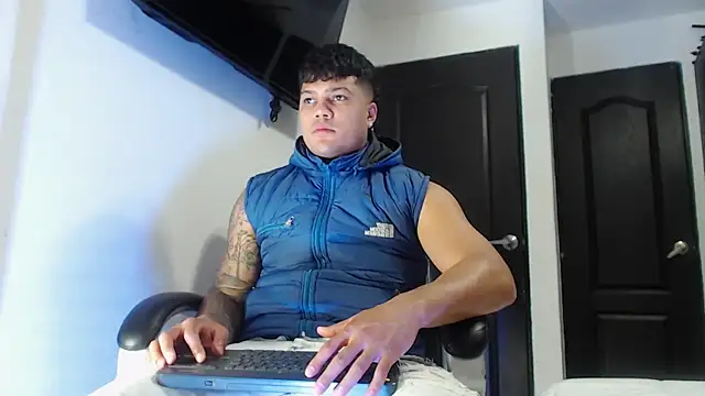 Boyhot 00 online show from 10.19.25