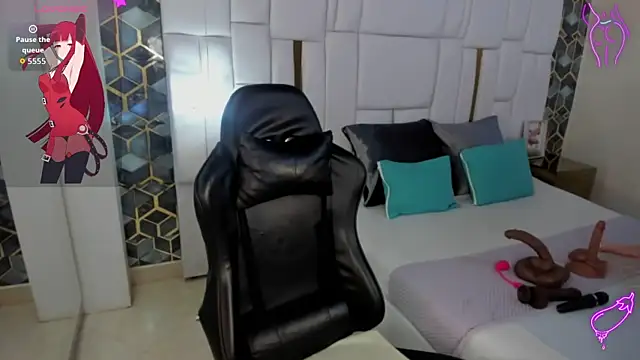 Snapshot of emily_parks666 chatting on 11.21.25 emily parks666 online show from 11.21.25