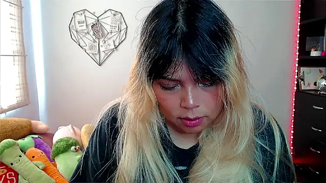 EllieMoonX online show from 11.18.25