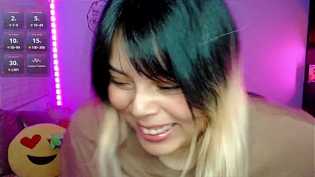 EllieMoonX online show from 04.22.26