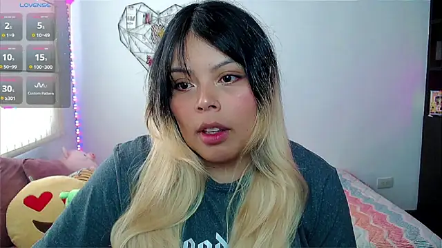 EllieMoonX online show from 04.23.26