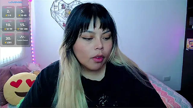 EllieMoonX online show from 04.25.26