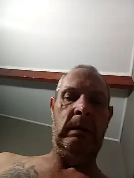 Snapshot of LyrateMarathon chatting on 10.18.25 LyrateMarathon online show from 10.18.25