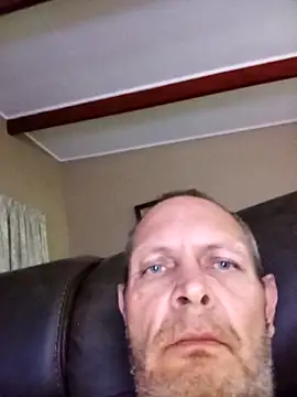 Snapshot of LyrateMarathon chatting on 10.23.25 LyrateMarathon online show from 10.23.25