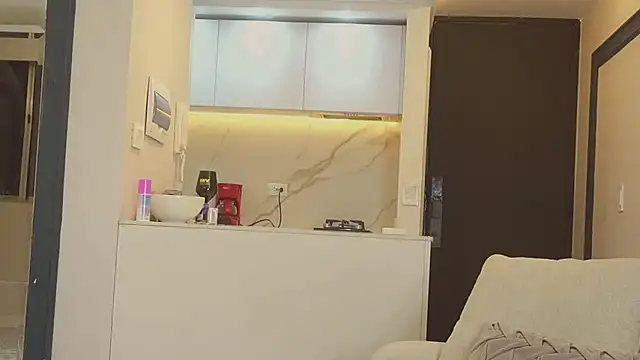 Snapshot of AbrilColls_ chatting on 11.04.25 AbrilColls online show from 11.04.25