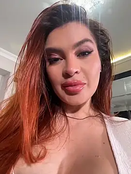 Snapshot of AbrilColls_ chatting on 06.22.26 AbrilColls online show from 06.22.26