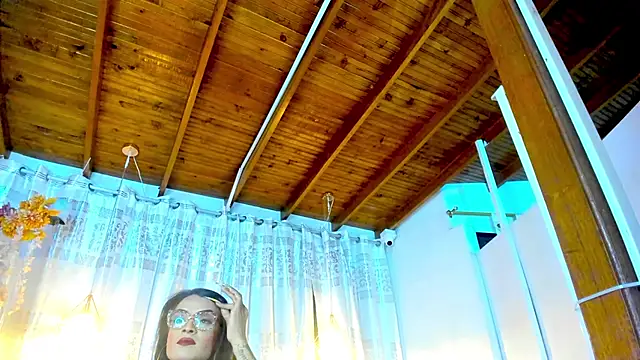 Snapshot of ZAMMIRA chatting on 10.14.25 ZAMMIRA online show from 10.14.25