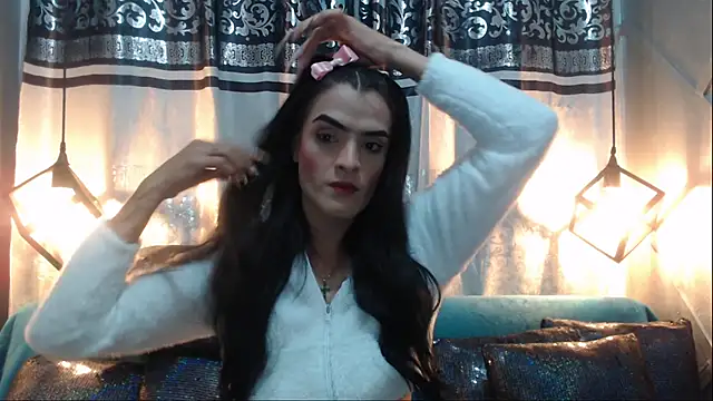 Snapshot of ZAMMIRA chatting on 10.20.25 ZAMMIRA online show from 10.20.25