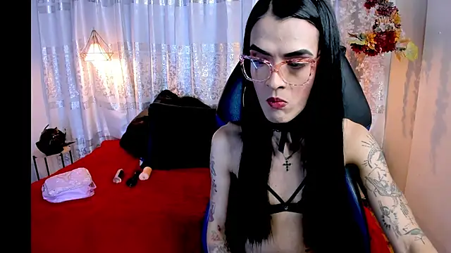 Snapshot of ZAMMIRA chatting on 10.22.25 ZAMMIRA online show from 10.22.25