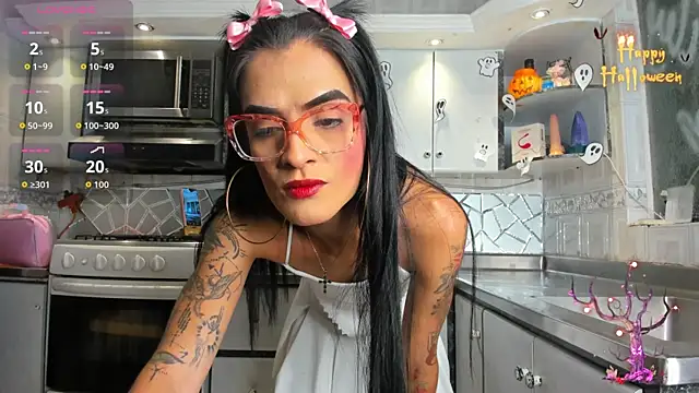 Snapshot of ZAMMIRA chatting on 10.25.25 ZAMMIRA online show from 10.25.25