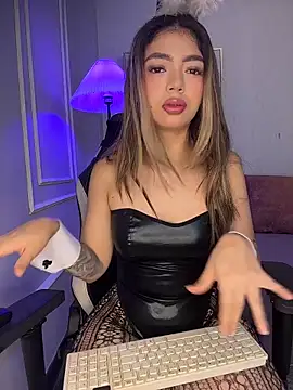 HoneyMollyX online show from 10.18.25