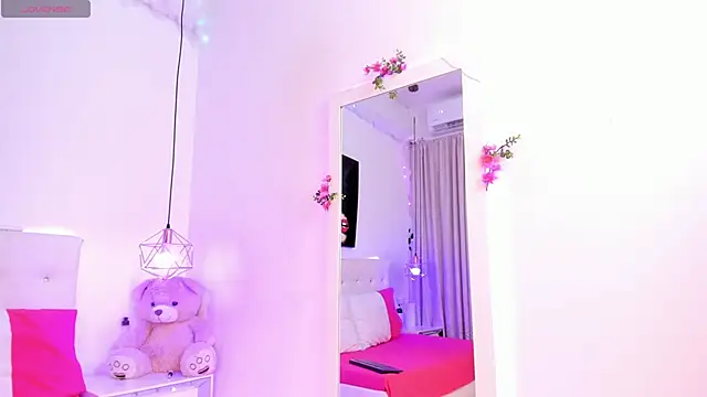 Nara Pink online show from 12.15.25