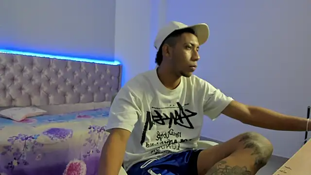 Snapshot of israel_master77 chatting on 10.10.25 israel master77 online show from 10.10.25