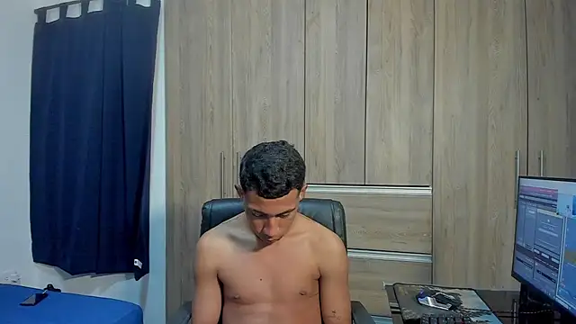 Snapshot of israel_master77 chatting on 10.28.25 israel master77 online show from 10.28.25