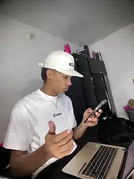 Gio 0324 online show from 10.23.25