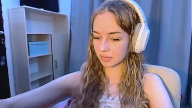 LunaCrave online show from 11.04.25