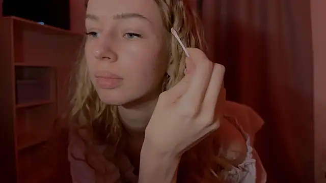 LunaCrave online show from 11.10.25