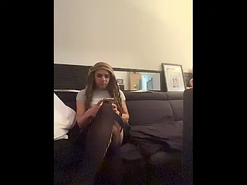 luziaaa92 online show from 10.13.25