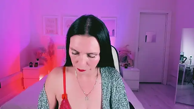 steaflers mommy  online show from 10.22.25