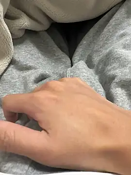 Snapshot of haruki_18old chatting on 11.04.25 haruki 18old online show from 11.04.25