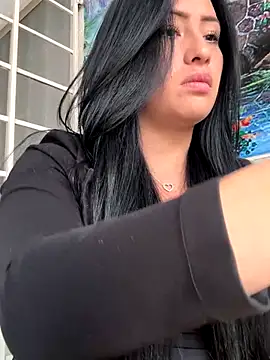 saris moon online show from 10.16.25