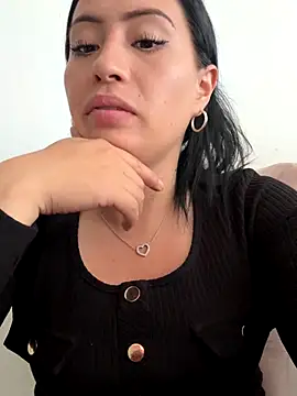 saris moon online show from 10.21.25