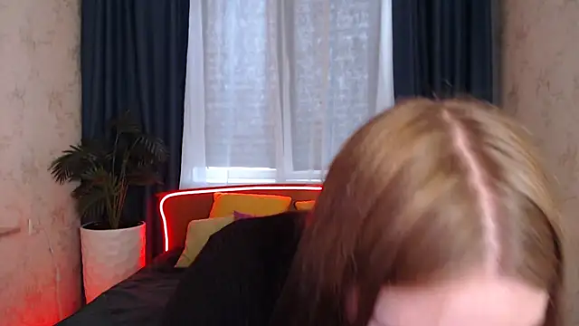 Musegirl online show from 12.04.25