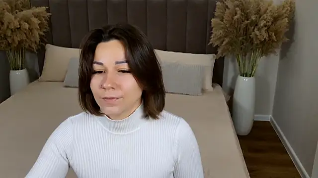 Snapshot of EdenSolis chatting on 11.21.25 EdenSolis online show from 11.21.25