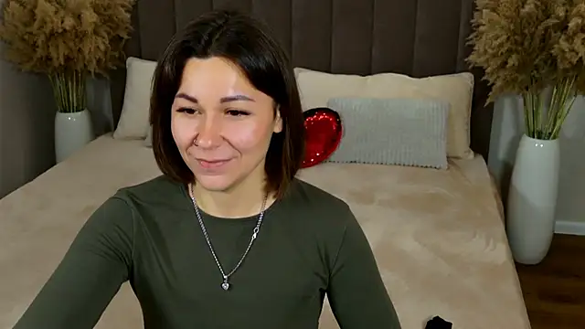 Snapshot of EdenSolis chatting on 11.22.25 EdenSolis online show from 11.22.25