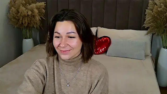 Snapshot of EdenSolis chatting on 11.24.25 EdenSolis online show from 11.24.25