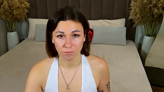 Snapshot of EdenSolis chatting on 11.29.25 EdenSolis online show from 11.29.25