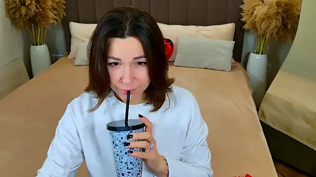 Snapshot of EdenSolis chatting on 03.08.26 EdenSolis online show from 03.08.26