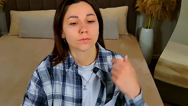 Snapshot of EdenSolis chatting on 03.24.26 EdenSolis online show from 03.24.26