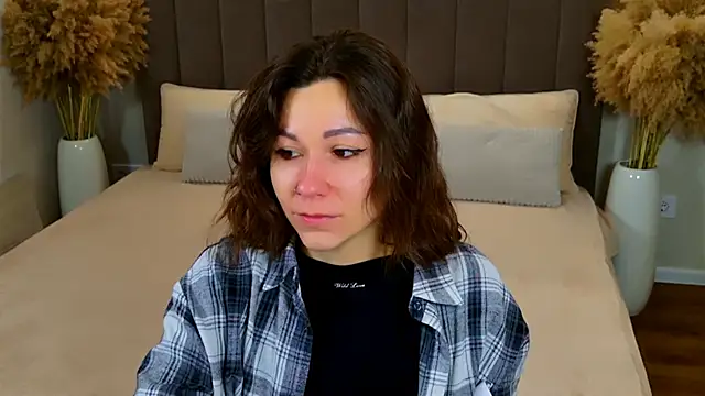 Snapshot of EdenSolis chatting on 03.28.26 EdenSolis online show from 03.28.26