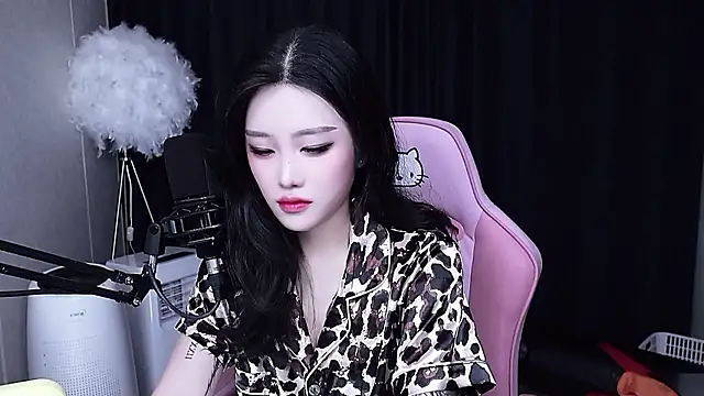 Snapshot of MISA_02 chatting on 10.19.25 MISA 02 online show from 10.19.25