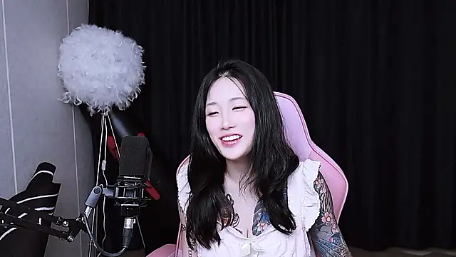 Snapshot of MISA_02 chatting on 10.22.25 MISA 02 online show from 10.22.25