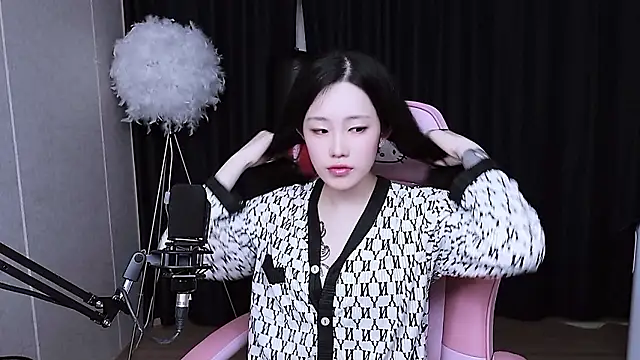 Snapshot of MISA_02 chatting on 10.24.25 MISA 02 online show from 10.24.25