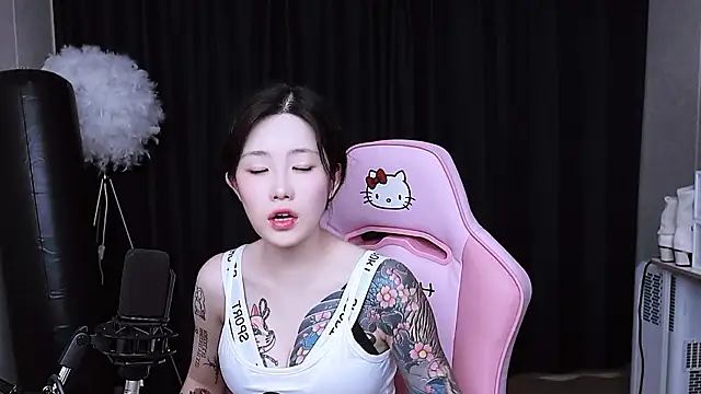 Snapshot of MISA_02 chatting on 10.30.25 MISA 02 online show from 10.30.25