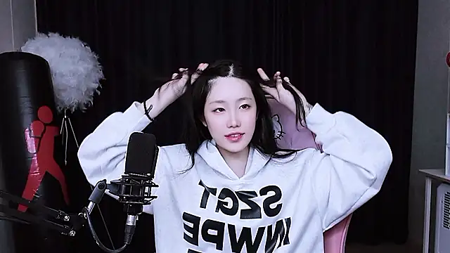 Snapshot of MISA_02 chatting on 11.05.25 MISA 02 online show from 11.05.25