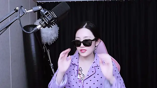 Snapshot of MISA_02 chatting on 11.17.25 MISA 02 online show from 11.17.25