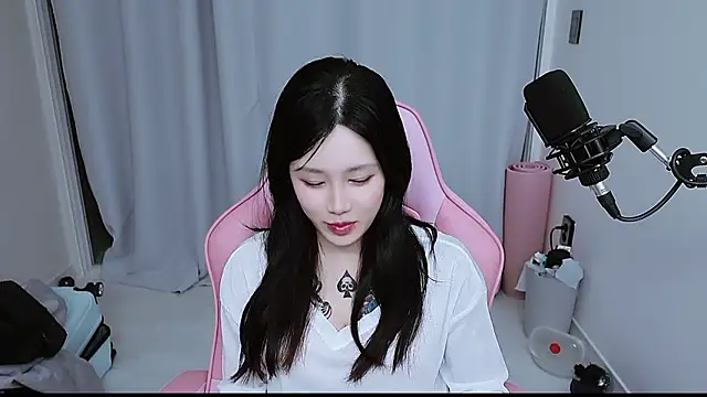 Snapshot of MISA_02 chatting on 01.14.26 MISA 02 online show from 01.14.26