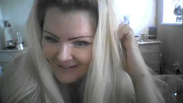 Sultress6969 online show from 10.11.25