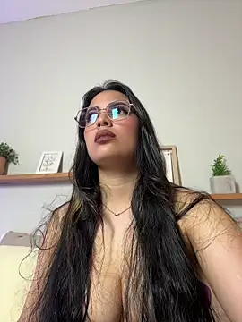 Snapshot of shainadavis chatting on 06.16.26 shainadavis online show from 06.16.26
