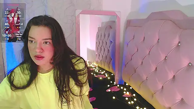 Snapshot of beauty_lana18 chatting on 11.05.25 beauty lana18 online show from 11.05.25